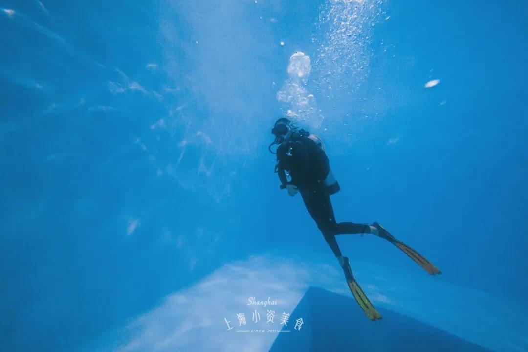救援受困山洞的男子