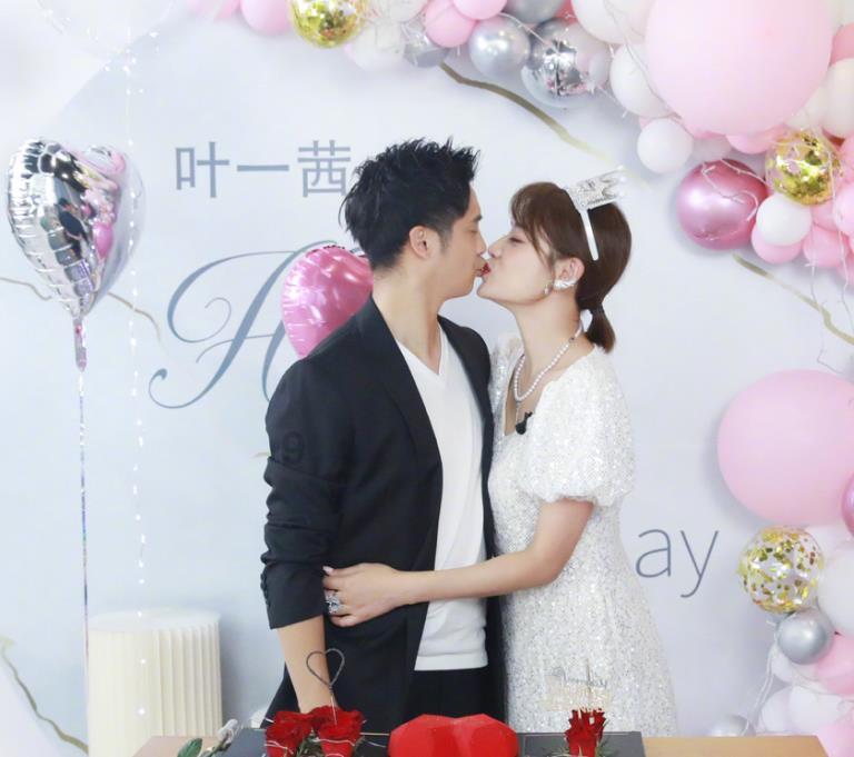 对冲基金巨头阿克曼夫妇收购以色列特拉维夫证交所近5%股份