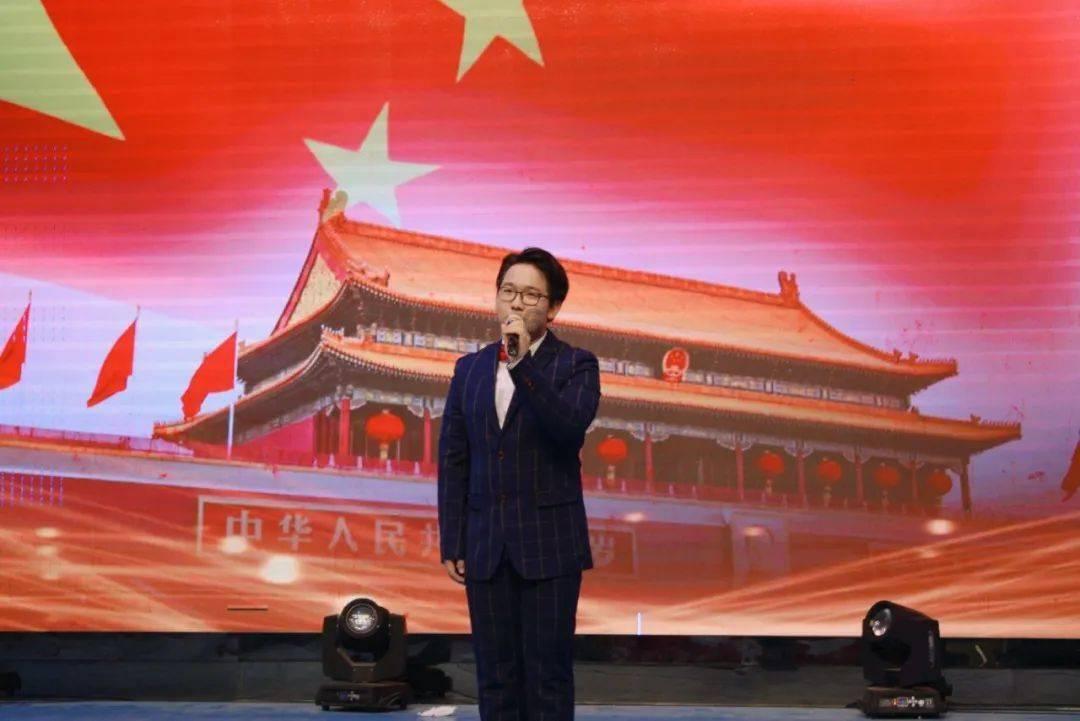 为什么姚安娜已经是家境富裕的高学历名媛，却还要出道当明星？