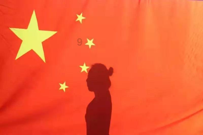 百年冬奥闪耀青春光彩