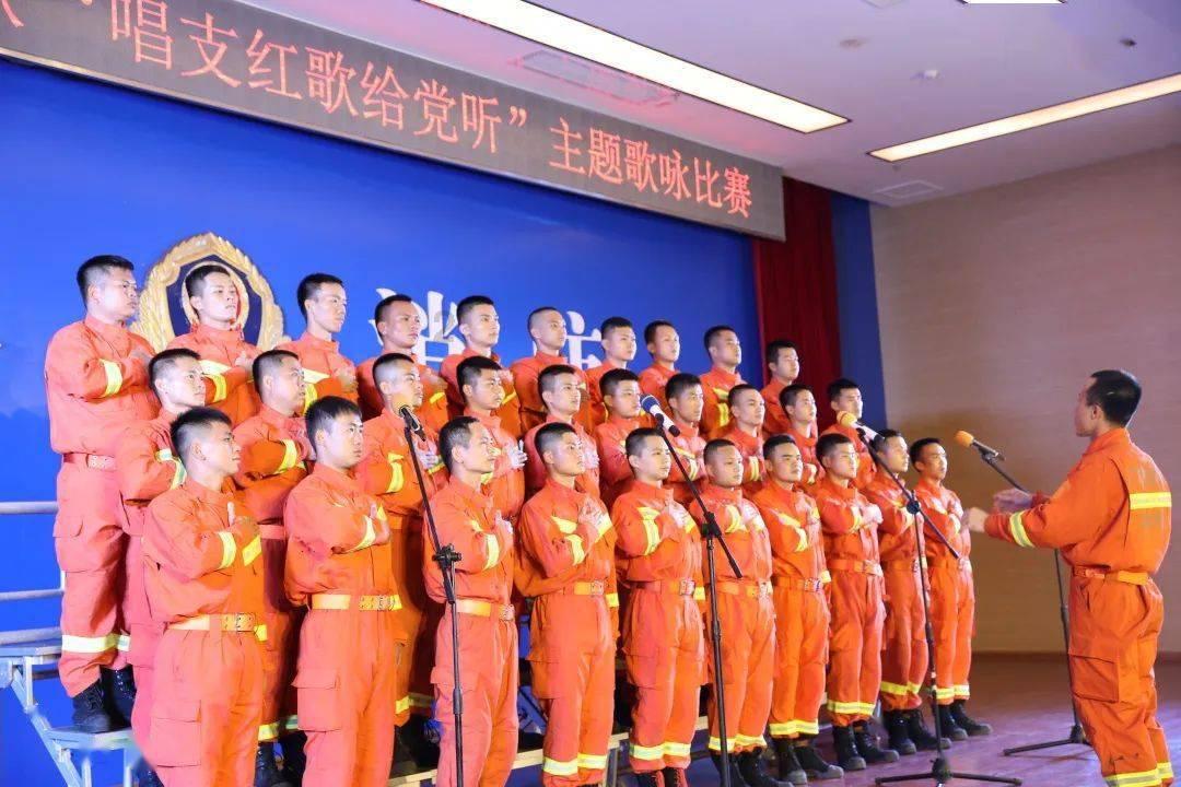 秦岚解锁杂志夏季刊封面，你认为她适合走什么风格？游戏画面