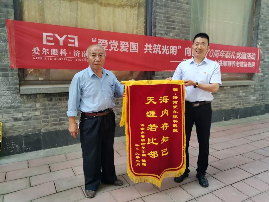 数学像游戏，但要放下对答案的执念 | 对话