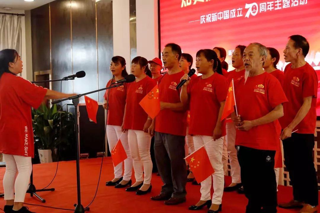 救援秀气的男孩