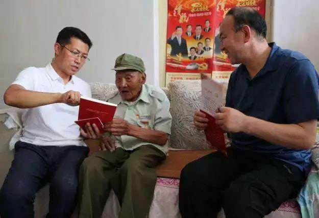 职场上应该「隐藏情绪」，还是应该鼓励「情绪自由」？游戏画面