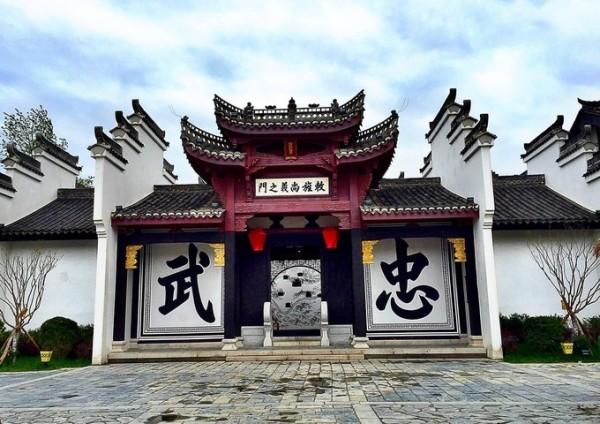 他是“知青诗魂”,疯癫20年,在精神病院和海子同时获诗歌最高奖