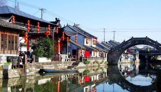 《乡村四月》这首诗主要描写江南农村什么时节的景象