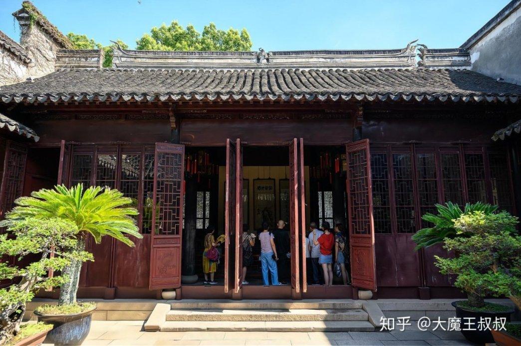 福克斯两厢和三厢有什么区别？ 主要用来改装，主要是改装外观，请问买两厢还是三厢？.