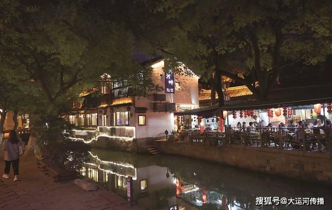 小球进黑洞